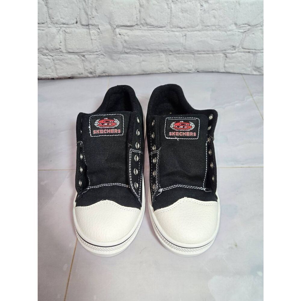 Skechers Women's Size 5.5 US Black/White Sneaker